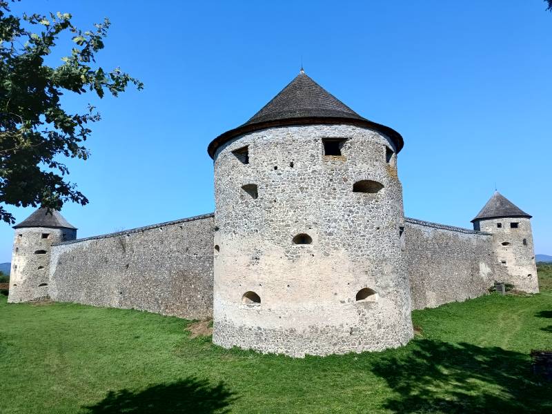 Pevnosť Bzovík - hlavná fotka